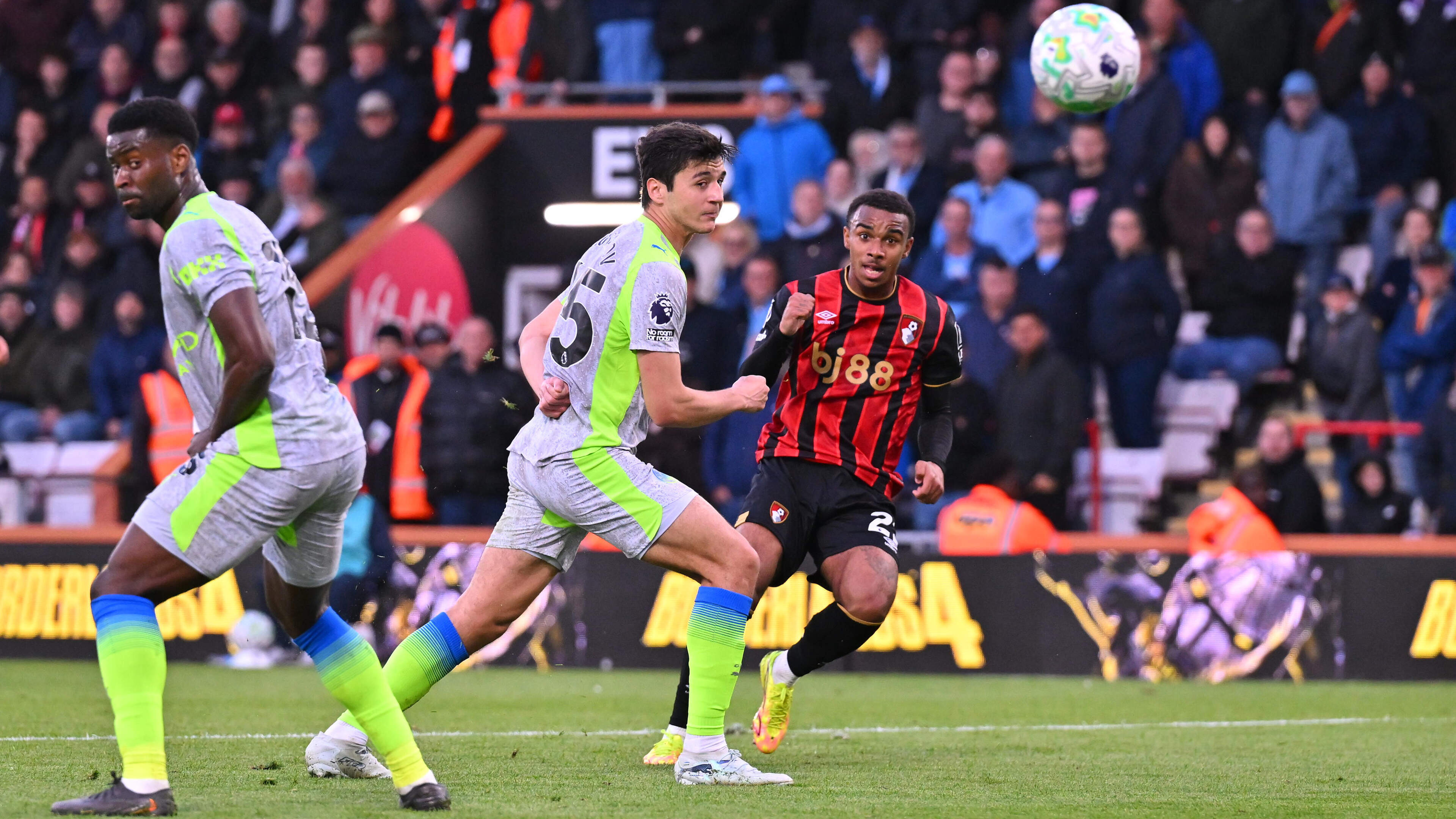 LIVE Premier League: Manchester City maakt in blessuretijd gelijk, Arsenal-fans in spanning